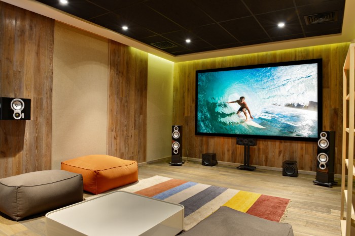 How to decorate a home cinema room