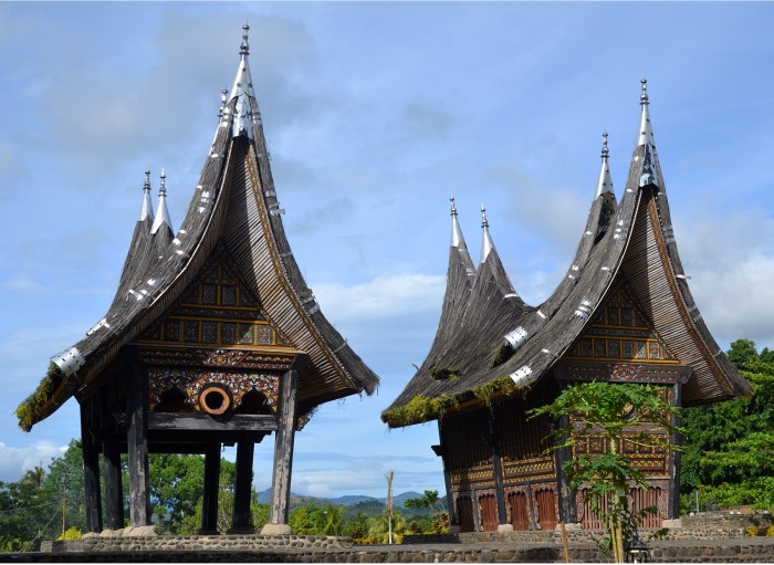 Desain undangan rumah minang