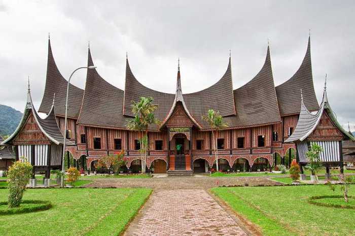 Desain undangan rumah minang